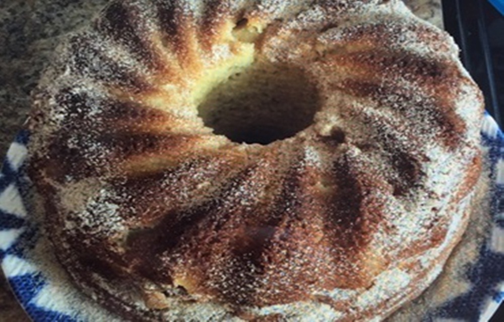 Ir para  <ul>
	<li>4 ovos;</li>
	<li>2 x&iacute;caras de farinha de trigo;;</li>
	<li>2 x&iacute;caras de a&ccedil;&uacute;car;</li>
	<li>4 colheres (sopa) de...